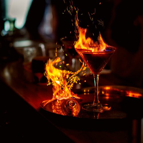 Flambierter Cocktail mit Feuer-Effekt